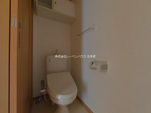 トイレ　同物件別部屋反転参考写真