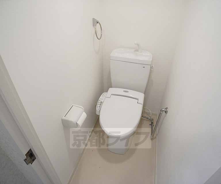 トイレ　ウォシュレット完備です。