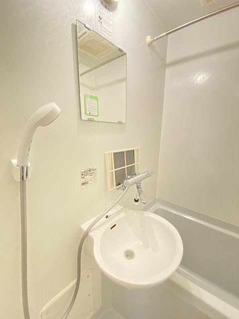 洗面設備　ゆったりとスペースのある洗面所