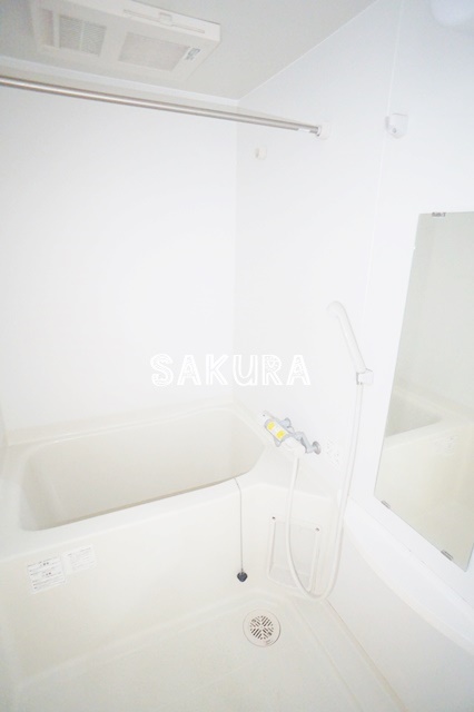 バス・シャワールーム　雨の日でも安心の浴室乾燥機付きです♪