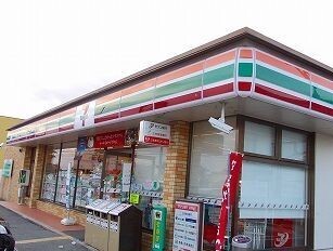 コンビニ　セブンイレブン（コンビニ）まで300m