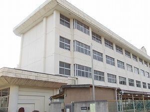 中学校　香寺中学校（中学校）まで1500m