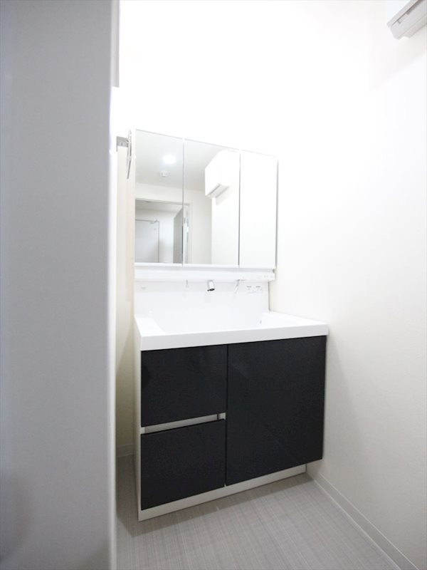 洗面設備　脱衣所　独立洗面台（シャンプードレッサー付）