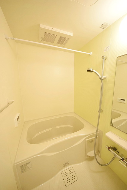 バス・シャワールーム　浴室乾燥も付いてます