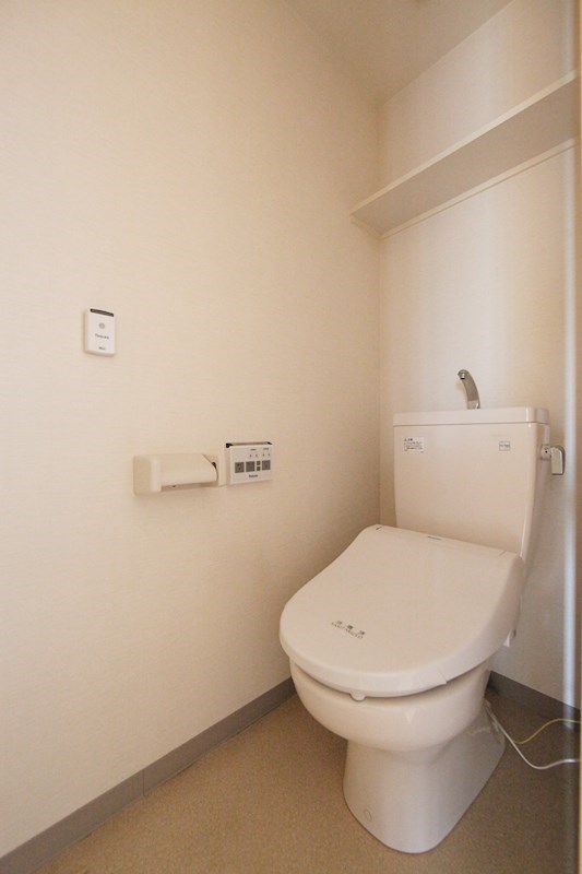 トイレ　温水洗浄便座