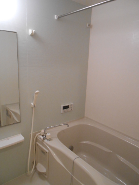 バス・シャワールーム　追焚機能付浴槽・浴室乾燥機完備