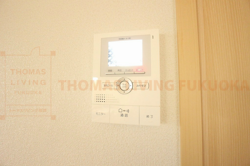 セキュリティ　ドアを開ける前に来客者を確認できて安心。