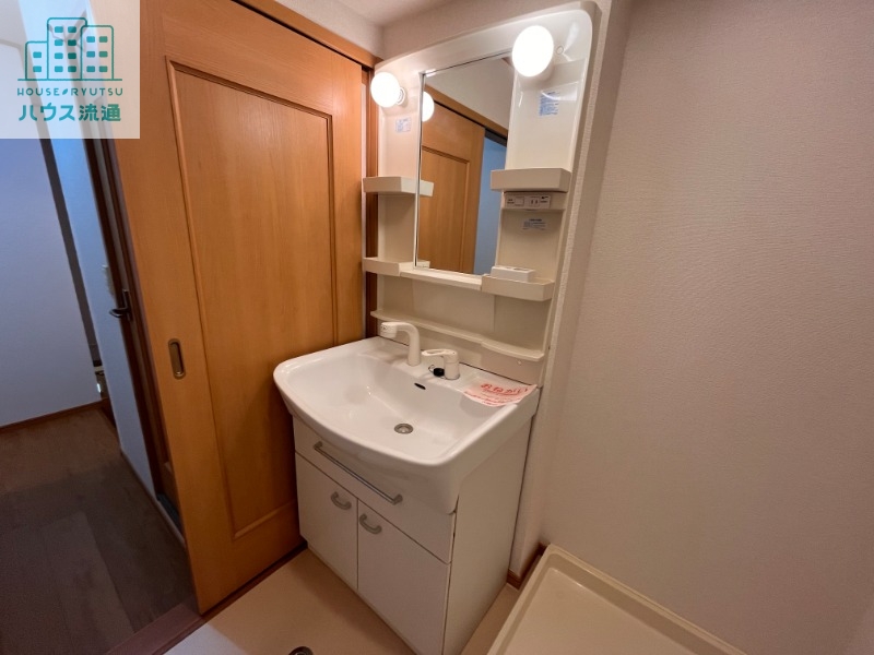 洗面設備　※別号室の写真になります。
