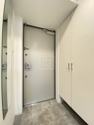 玄関　セレニテ難波プリエ　玄関