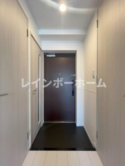 玄関　※建築中のため同施工会社参考写真となります。