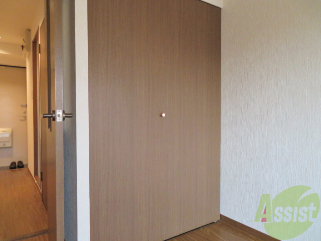 収納　クローゼットはこんな感じで大きな作りとなっております。