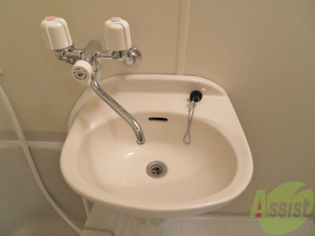 洗面設備　洗面台はこんな感じで十分な大きさがあります。