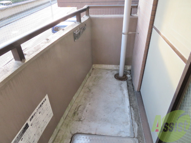 バルコニー　バルコニーは陽当たりも良くて洗濯物が良く乾きそう。