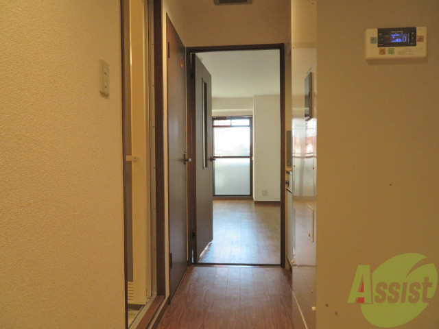 玄関　玄関からお部屋の中の方をを見てみました～。