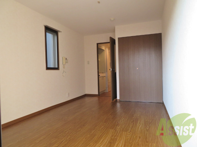 居室・リビング　７．２帖の陽当たりの良いお部屋となっております。