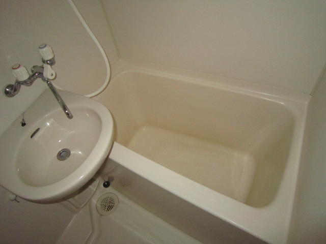 バス・シャワールーム　※別４号室タイプの写真です