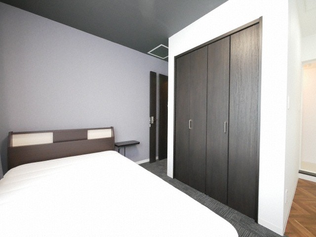 居室・リビング　寝心地のよさそうなベッド付きです♪