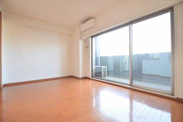 居室・リビング　同物件、別号室の写真です。