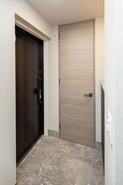 玄関　※写真は同タイプ住戸です。