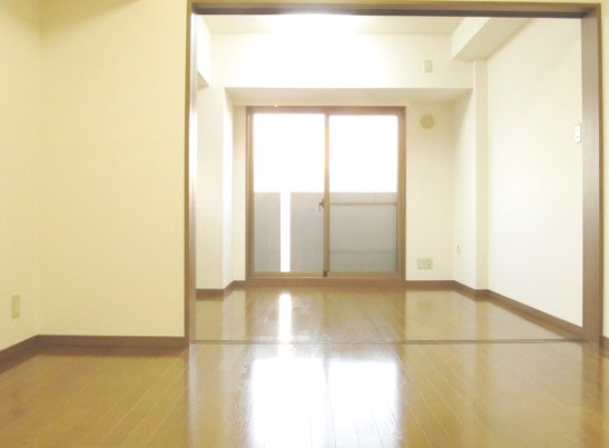 居室・リビング　写真は同タイプ住居です。