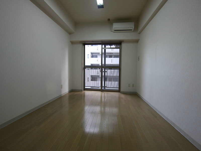 居室・リビング　洋室7帖　エアコン完備　南面バルコニー