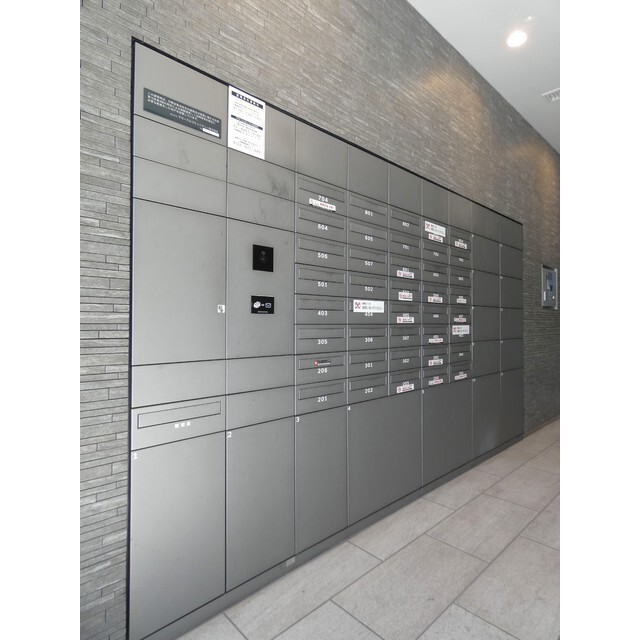 ロビー　宅配ボックス