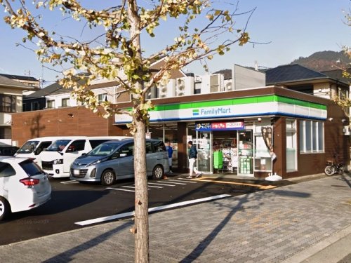 コンビニ　ファミリーマート 灘大内店（コンビニ）まで165m