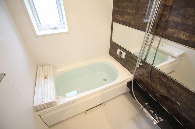 バス・シャワールーム　同タイプ、別部屋写真