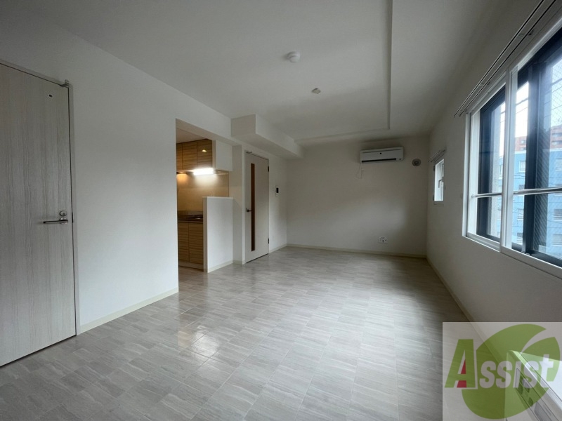 居室・リビング　広くてきれいなリビングです！快適に過ごせそうですね。