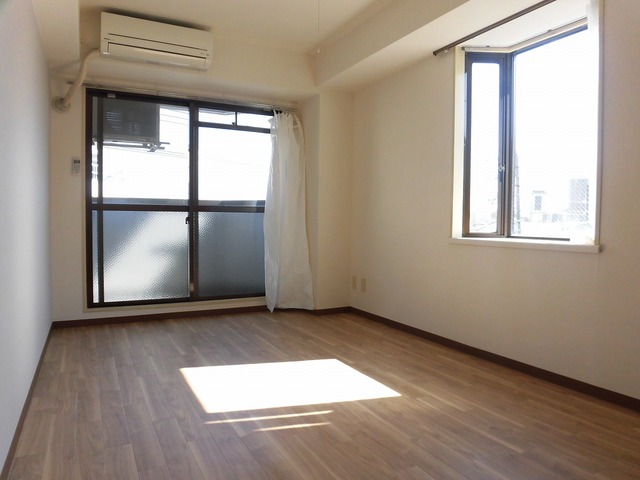 居室・リビング　明るくキレイなお部屋です