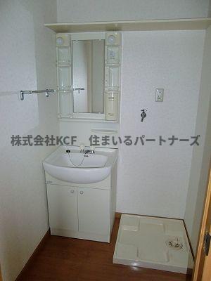 洗面設備　独立洗面台あり、毎朝おしゃれに忙しい女性の方におすすめです