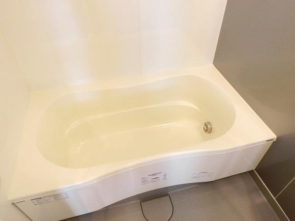 バス・シャワールーム　浴室乾燥機、追焚機能付の広々バスルーム！
