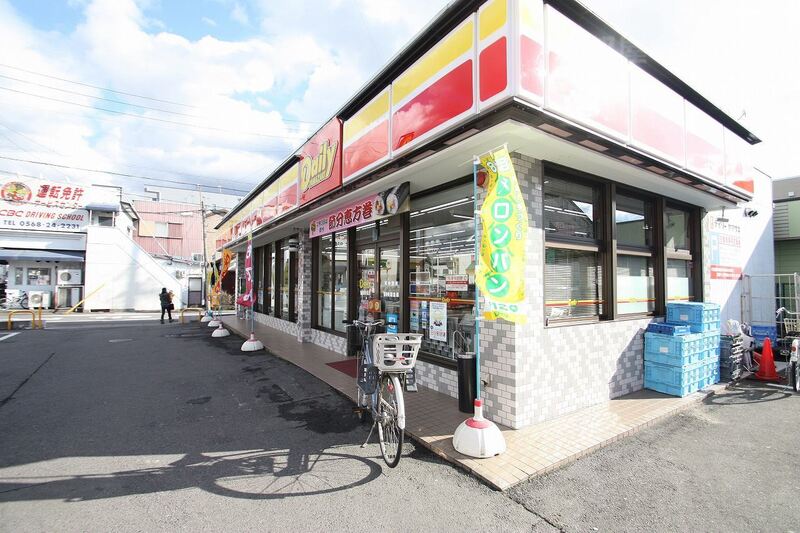 コンビニ　ローソンストア100徳重名古屋芸大駅前店（コンビニ）まで215m