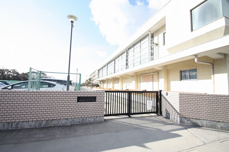 小学校　北名古屋市立五条小学校（小学校）まで977m