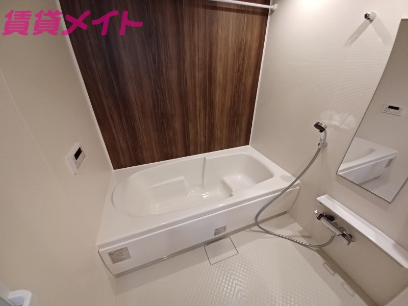 バス・シャワールーム　同型反転タイプ参考写真