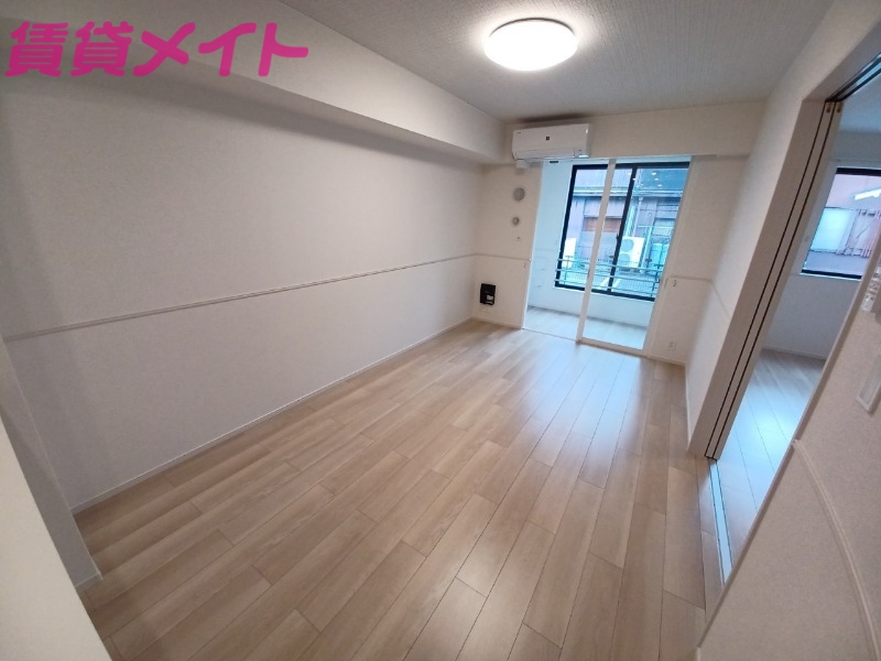 居室・リビング　同型反転タイプ参考写真