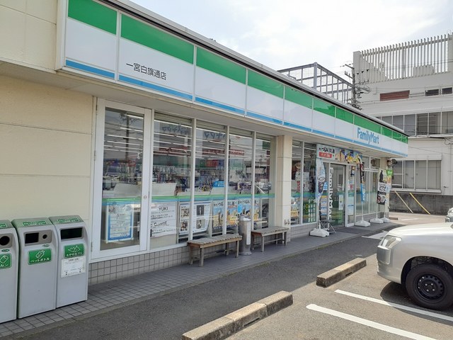 コンビニ　ファミリーマート　白旗通店（コンビニ）まで400m