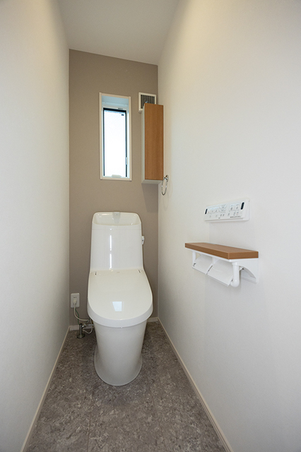 トイレ　※写真は同タイプ住戸です。