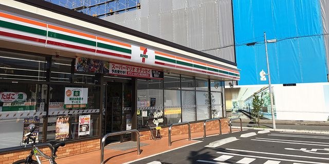 コンビニ　セブンイレブン 大阪桑津1丁目店（コンビニ）まで369m