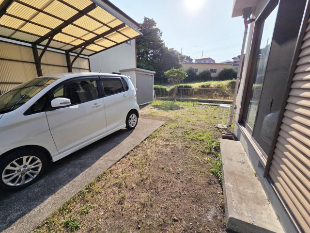 駐車場　何台も停められる広い駐車場！急な来客時でも大変便利です。
