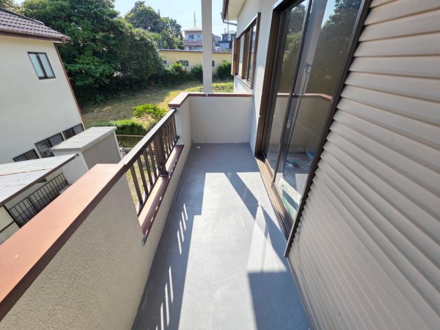 バルコニー　ベランダ塗装し直し済み！床が驚くほど綺麗になりました。
