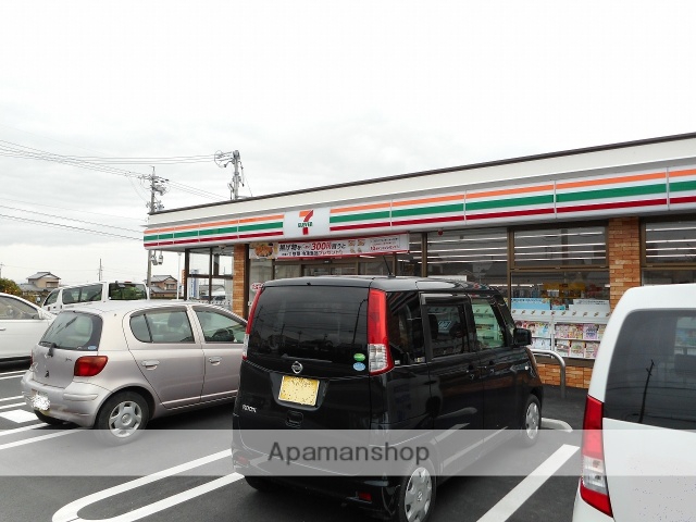 コンビニ　セブンイレブン（コンビニ）まで724m