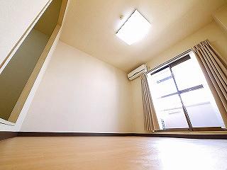 居室・リビング　使いやすい居間です