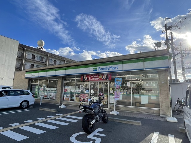 コンビニ　ファミリーマート　摂津庄屋（コンビニ）まで538m