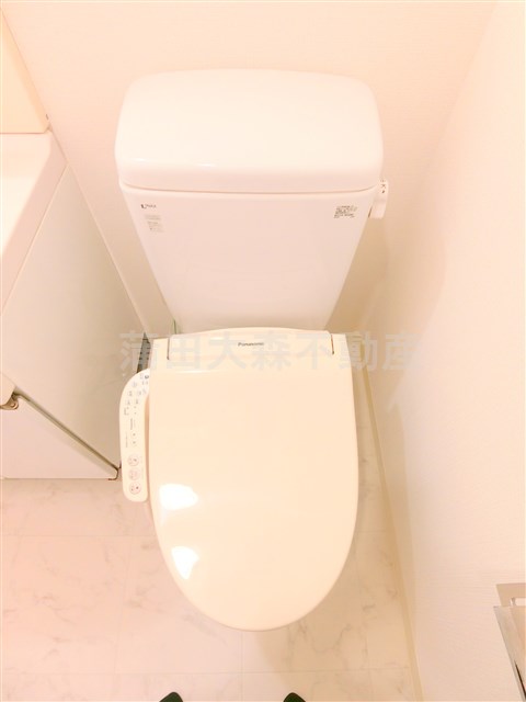 トイレ　温水暖房便座付きのトイレ