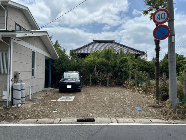 駐車場　普通車４台、ワンボックスカー２台が駐車可能