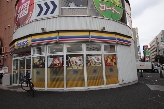コンビニ　ミニストップ　南越谷ラクーン店（コンビニ）まで70m