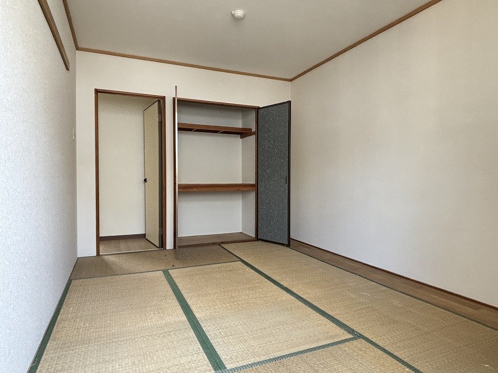 収納　各寝室に収納あります