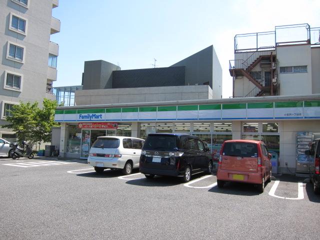 コンビニ　ファミリーマート小豆沢一丁目店（コンビニ）まで94m