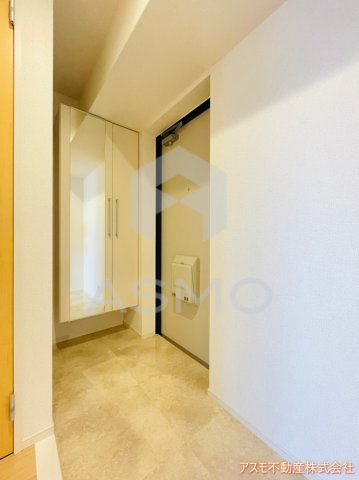 玄関　同マンション別部屋　参考写真